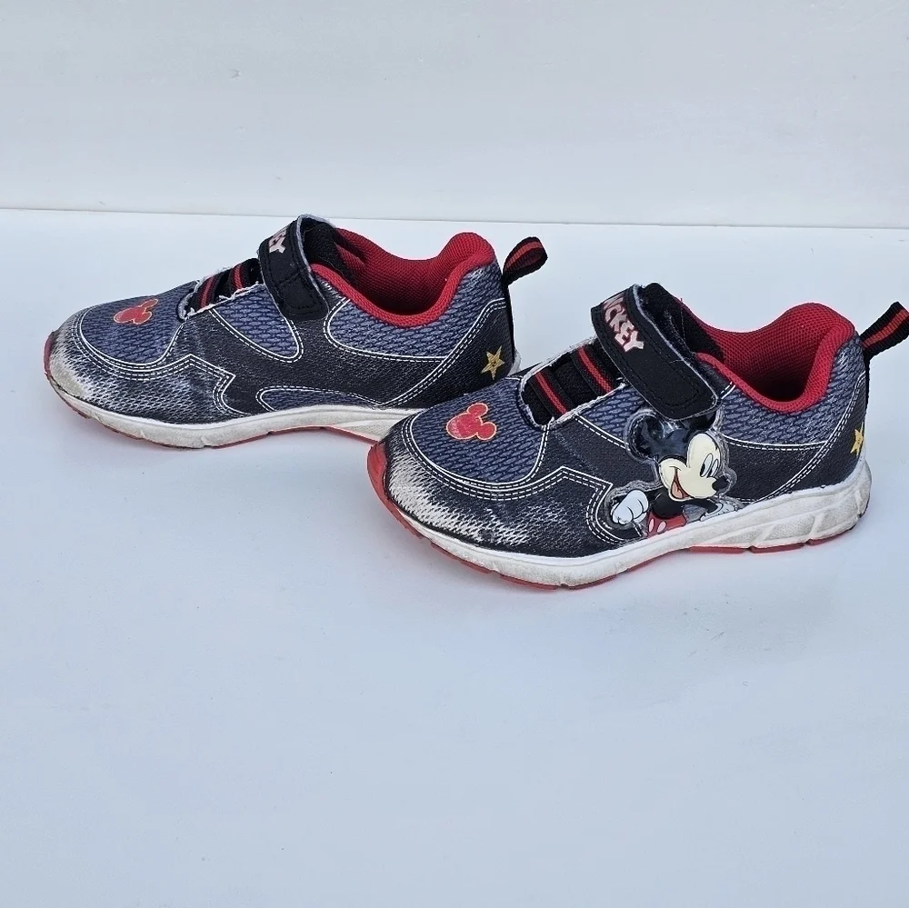 Disney junior mickey mouse Slip on Velcro. sneakers Toddler boys size 8.